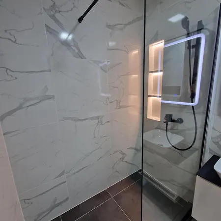 شقة Luxury Iv Near City Center