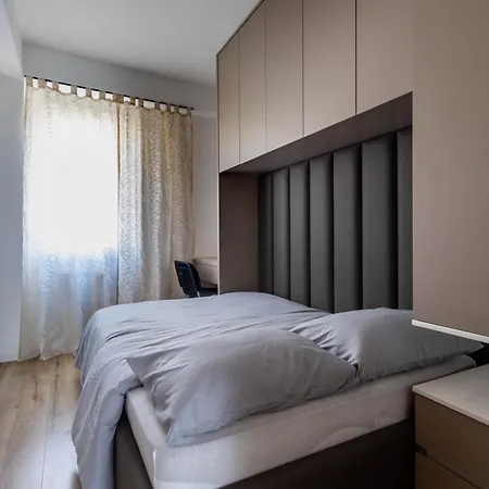 Luxury Iv Near City Center شقة