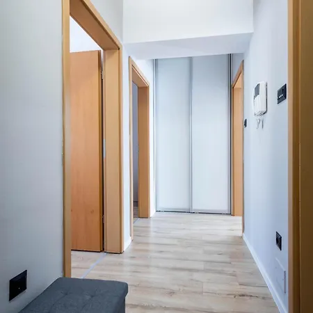 Luxury Iv Near City Center شقة *